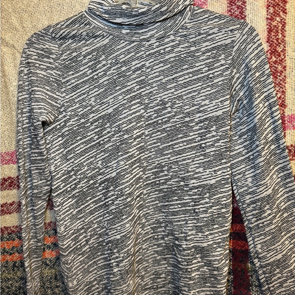 Athleta Monochrome Patterned Turtleneck Grey and Black Stripe Size M Athleisure